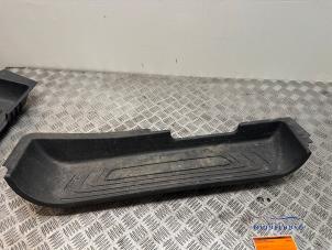 Gebruikte Voorinstap links Mercedes Vito (447.6) 2.2 116 CDI 16V Prijs € 23,00 Margeregeling aangeboden door Autodemontagebedrijf Middelburg B.V