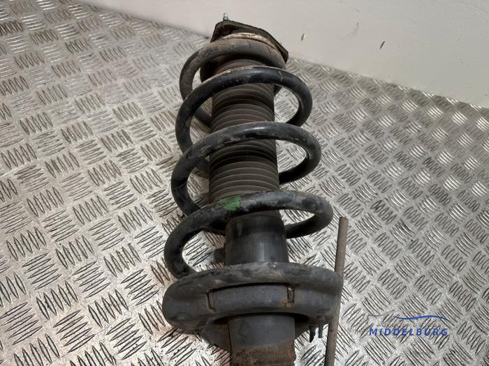 Schokdemperpoot rechts-voor van een Ford Transit 2.2 TDCi 16V RWD 2016