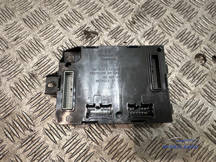 Gebruikte Computer Body Control Renault Captur I (2R) 1.2 TCE 16V EDC Prijs € 48,00 Margeregeling aangeboden door Autodemontagebedrijf Middelburg B.V