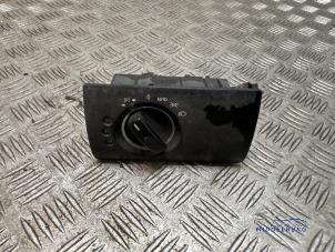 Gebruikte Licht Schakelaar Mercedes ML II (164/4JG) 3.0 ML-320 CDI 4-Matic V6 24V Prijs € 18,00 Margeregeling aangeboden door Autodemontagebedrijf Middelburg B.V