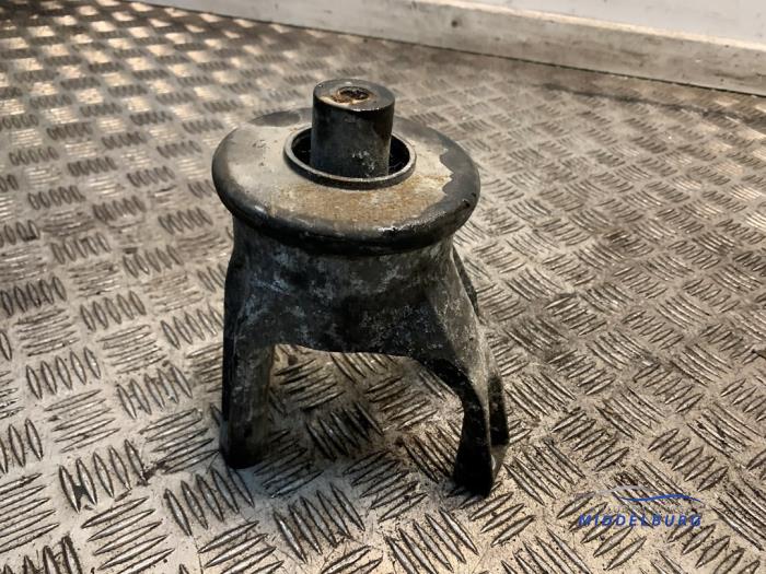 Gebruikte Motorrubber Volkswagen Transporter T5 2.5 TDi Prijs € 13,00 Margeregeling aangeboden door Autodemontagebedrijf Middelburg B.V