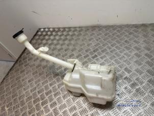 Gebruikte Ruitensproeiertank voor Opel Crossland (X) 1.2 Turbo 12V Prijs € 30,00 Margeregeling aangeboden door Autodemontagebedrijf Middelburg B.V