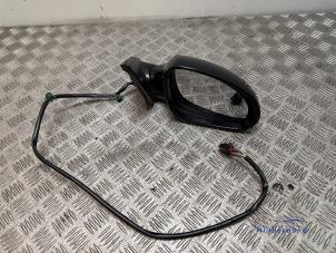 Gebruikte Buitenspiegel rechts Volkswagen Passat (3C2) 2.0 TFSI/TSI 16V Prijs € 49,00 Margeregeling aangeboden door Autodemontagebedrijf Middelburg B.V