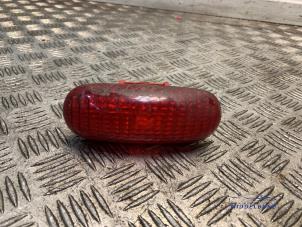 Gebruikte Extra Remlicht midden Opel Vivaro 1.9 DTI 16V Prijs € 9,00 Margeregeling aangeboden door Autodemontagebedrijf Middelburg B.V