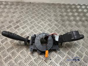 Gebruikte Licht + Raw Schakelaar Renault Trafic New (FL) 2.0 dCi 16V 115 Prijs € 38,00 Margeregeling aangeboden door Autodemontagebedrijf Middelburg B.V