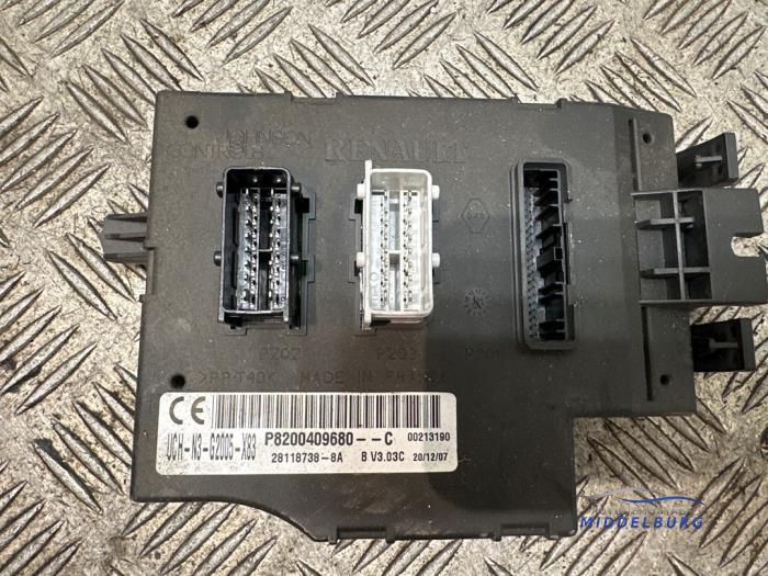 Comfort Module van een Renault Trafic New (FL) 2.0 dCi 16V 115 2008