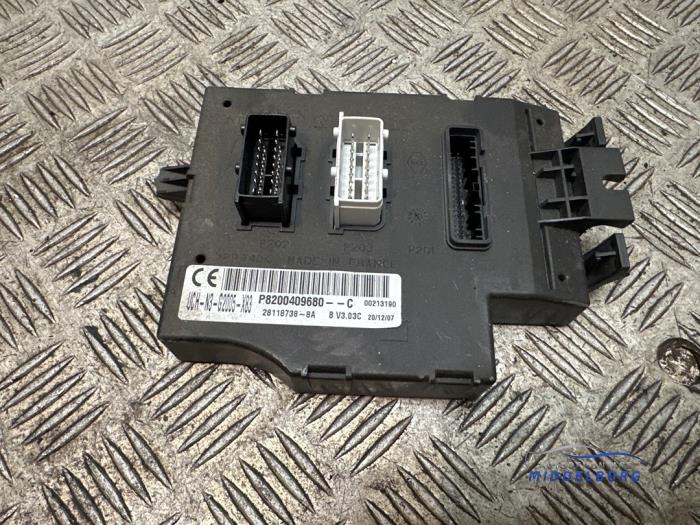 Comfort Module van een Renault Trafic New (FL) 2.0 dCi 16V 115 2008