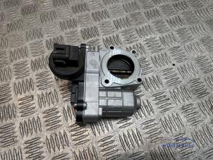 Gebruikte Gasklephuis Nissan Micra (K12) 1.2 16V Prijs € 24,00 Margeregeling aangeboden door Autodemontagebedrijf Middelburg B.V