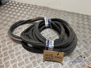 Gebruikte Achterkleprubber Ford Transit Custom 2.0 TDCi 16V Eco Blue 105 Prijs € 24,00 Margeregeling aangeboden door Autodemontagebedrijf Middelburg B.V