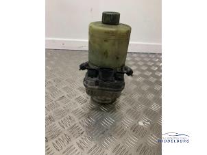 Gebruikte Pomp Servo Volkswagen Polo IV (9N1/2/3) 1.4 TDI 70 Prijs € 24,00 Margeregeling aangeboden door Autodemontagebedrijf Middelburg B.V