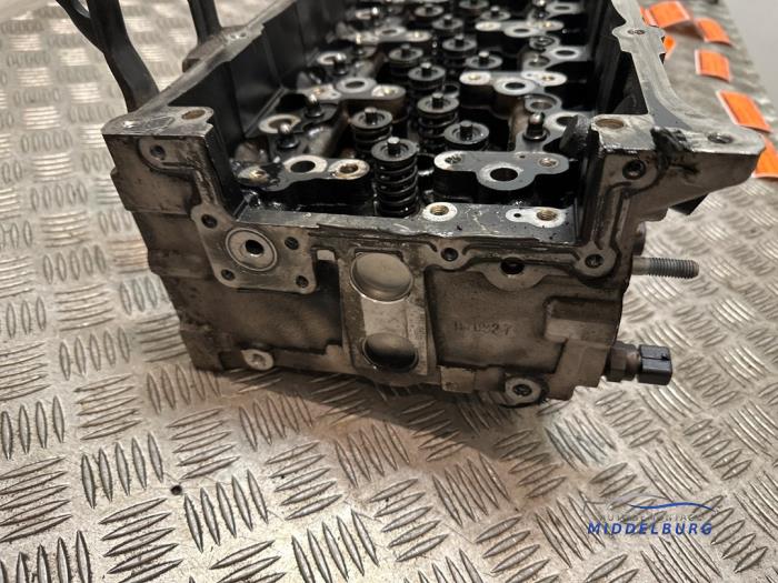 Cilinderkop van een Hyundai H-300 2.5 CRDi 2008