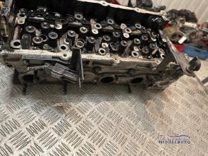 Cilinderkop van een Hyundai H-300 2.5 CRDi 2008