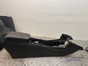 Gebruikte Armleuning Mercedes A (W176) 1.5 A-180 CDI, A-180d 16V Prijs € 124,00 Margeregeling aangeboden door Autodemontagebedrijf Middelburg B.V