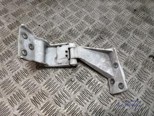 Gebruikte Achterklep Scharnier Mercedes Vito (639.6) 2.2 113 CDI 16V Euro 5 Prijs € 24,00 Margeregeling aangeboden door Autodemontagebedrijf Middelburg B.V