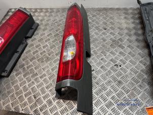 Gebruikte Achterlicht rechts Renault Trafic New (FL) 2.0 dCi 16V 90 Prijs € 34,00 Margeregeling aangeboden door Autodemontagebedrijf Middelburg B.V