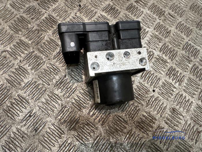 Gebruikte ABS Pomp Renault Twingo II (CN) 1.2 16V Prijs € 12,00 Margeregeling aangeboden door Autodemontagebedrijf Middelburg B.V