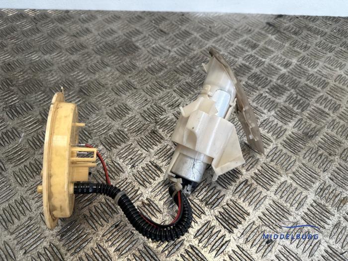 Gebruikte Tank element Pomp BMW 5 serie (F10) 530d 24V Prijs € 48,00 Margeregeling aangeboden door Autodemontagebedrijf Middelburg B.V