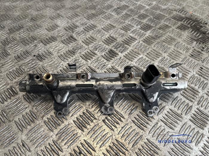 Gebruikte Injector brug Seat Leon (1P1) 1.8 TSI 16V Prijs € 19,00 Margeregeling aangeboden door Autodemontagebedrijf Middelburg B.V