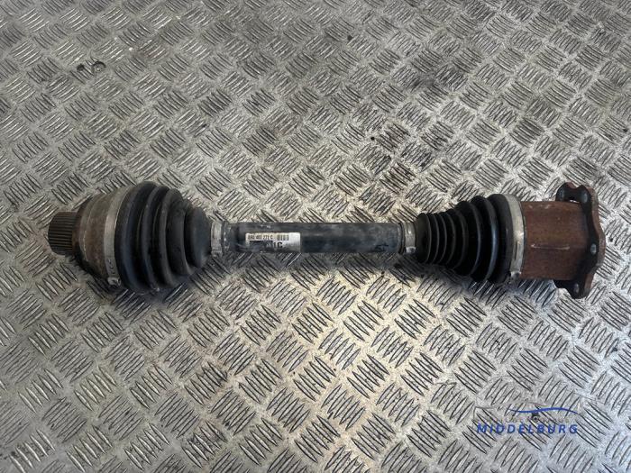 Gebruikte Aandrijfas links-voor Audi A6 (C7) 2.8 V6 24V FSI Prijs € 22,00 Margeregeling aangeboden door Autodemontagebedrijf Middelburg B.V