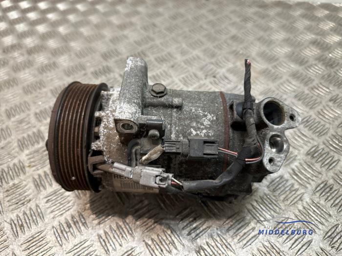 Gebruikte Aircopomp Renault Captur I (2R) 1.2 TCE 16V EDC Prijs € 20,00 Margeregeling aangeboden door Autodemontagebedrijf Middelburg B.V
