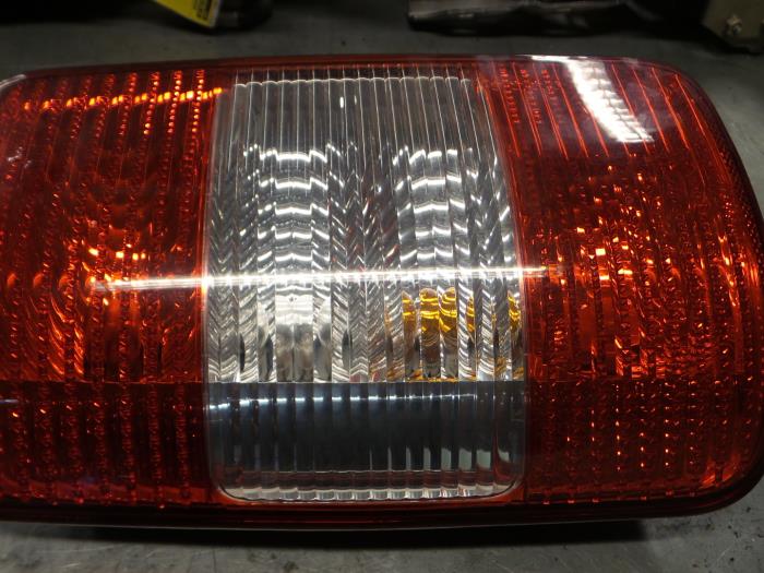 Volkswagen Caddy Achterlicht links