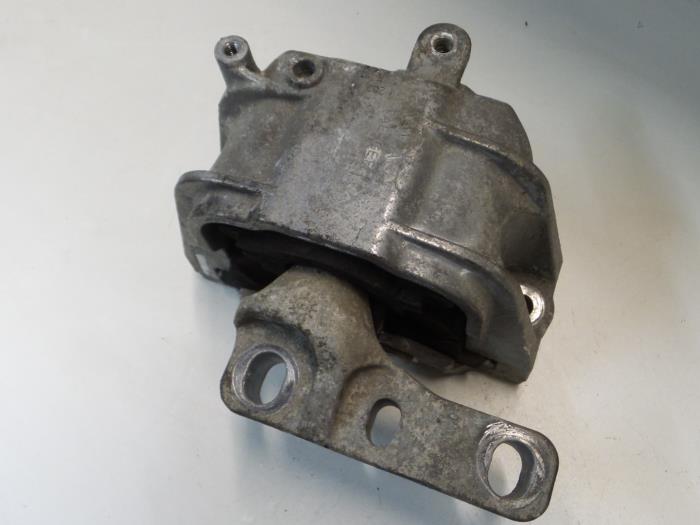 Seat Leon Motorsteun