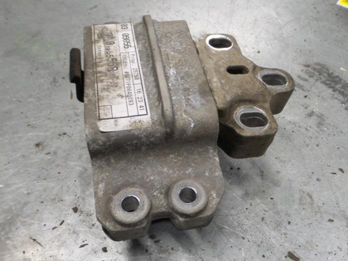 Seat Leon Motorsteun