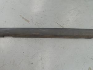 Gebruikte Sideskirt rechts Seat Altea (5P1) 2.0 TDI 16V Prijs € 65,00 Margeregeling aangeboden door A.T.S. van de Wiel