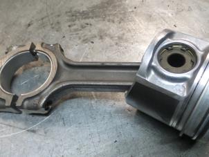 Gebruikte Zuiger Alfa Romeo 159 Sportwagon (939BX) 1.9 JTDm 16V Prijs € 40,00 Margeregeling aangeboden door A.T.S. van de Wiel