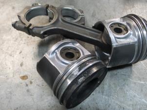 Gebruikte Zuiger Alfa Romeo 159 Sportwagon (939BX) 1.9 JTDm 16V Prijs € 80,00 Margeregeling aangeboden door A.T.S. van de Wiel