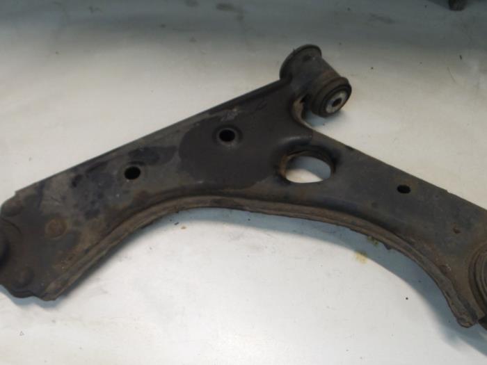 Alfa Romeo Mito Draagarm links-voor