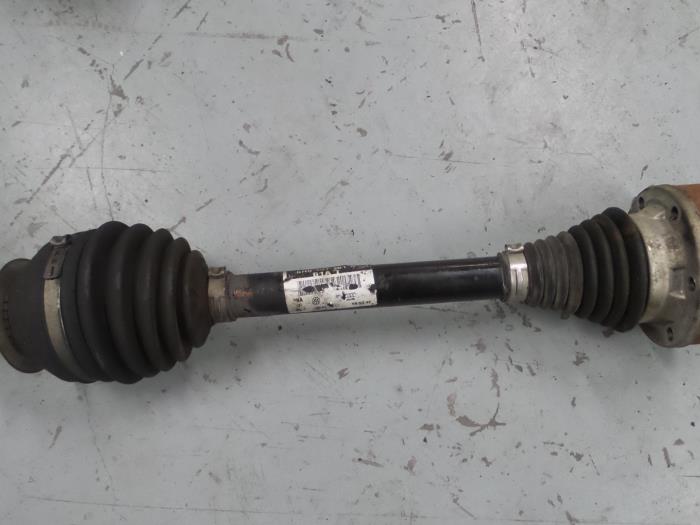 Volkswagen Polo Aandrijfas links-voor