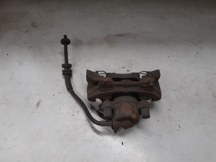 Alfa Romeo 156 Remklauw (Tang) rechts-voor