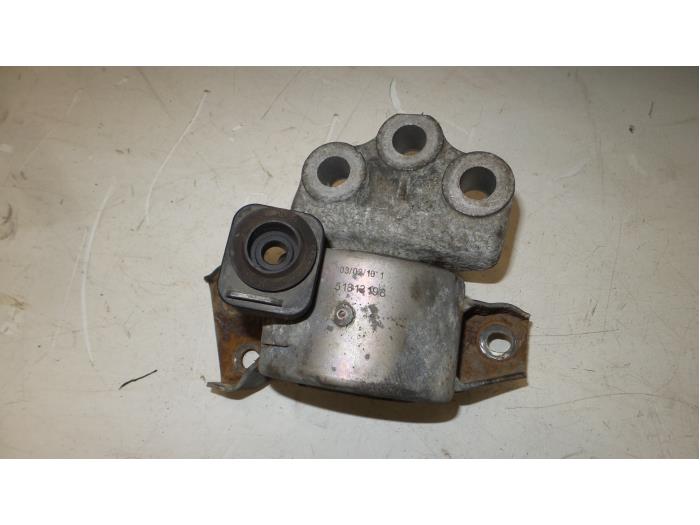 Alfa Romeo Mito Motorsteun