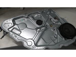 Gebruikte Ruitmechaniek 4Deurs links-achter Alfa Romeo 159 (939AX) 2.0 JTDm 170 16V Prijs € 65,00 Margeregeling aangeboden door A.T.S. van de Wiel