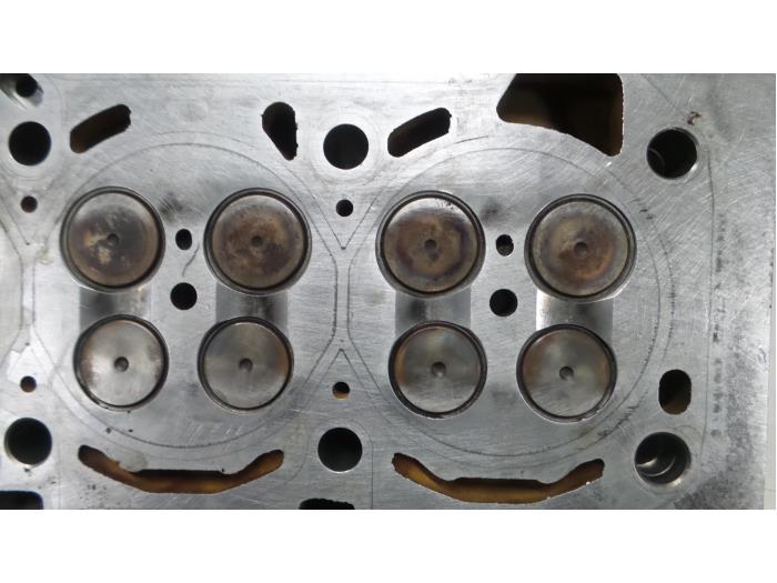 Cilinderkop van een Alfa Romeo Giulietta (940) 1.6 JTDm 16V 2012