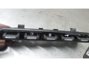 Gebruikte Schakelaar Mistlamp Alfa Romeo Giulietta (940) 1.6 JTDm 16V Prijs € 45,00 Margeregeling aangeboden door A.T.S. van de Wiel