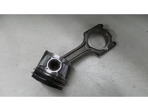 Gebruikte Zuiger Alfa Romeo Giulietta (940) 1.6 JTDm 16V Prijs € 65,00 Margeregeling aangeboden door A.T.S. van de Wiel