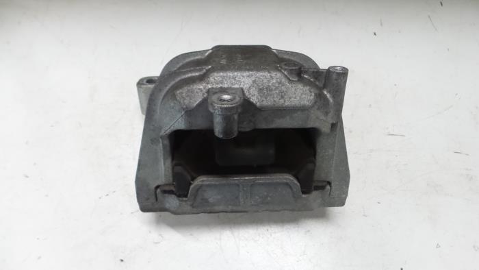 Seat Leon Motorsteun