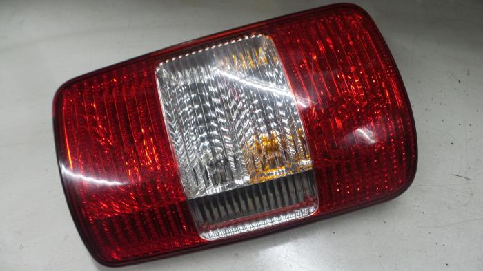 Volkswagen Caddy Achterlicht links