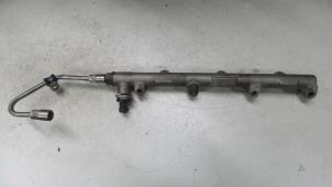 Gebruikte Injector brug Alfa Romeo 159 Sportwagon (939BX) 3.2 JTS V6 24V Q4 Prijs € 75,00 Margeregeling aangeboden door A.T.S. van de Wiel