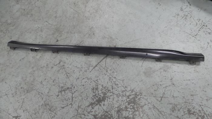 Alfa Romeo Giulietta Zijskirt links