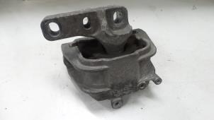 Gebruikte Motorsteun Volkswagen Caddy III (2KA,2KH,2CA,2CH) 2.0 SDI Prijs € 40,00 Margeregeling aangeboden door A.T.S. van de Wiel