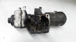 Gebruikte Oliefilterhuis Volkswagen Caddy III (2KA,2KH,2CA,2CH) 2.0 SDI Prijs € 65,00 Margeregeling aangeboden door A.T.S. van de Wiel