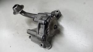 Gebruikte Oliepomp Volkswagen Caddy III (2KA,2KH,2CA,2CH) 2.0 SDI Prijs € 40,00 Margeregeling aangeboden door A.T.S. van de Wiel