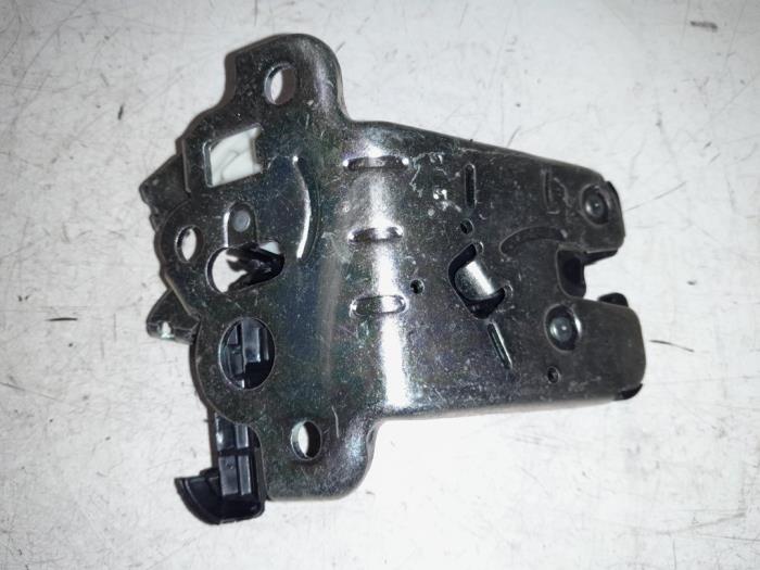 Slotvanger Achterklep van een Audi A1 Sportback (8XA/8XF) 1.6 TDI 16V 2014