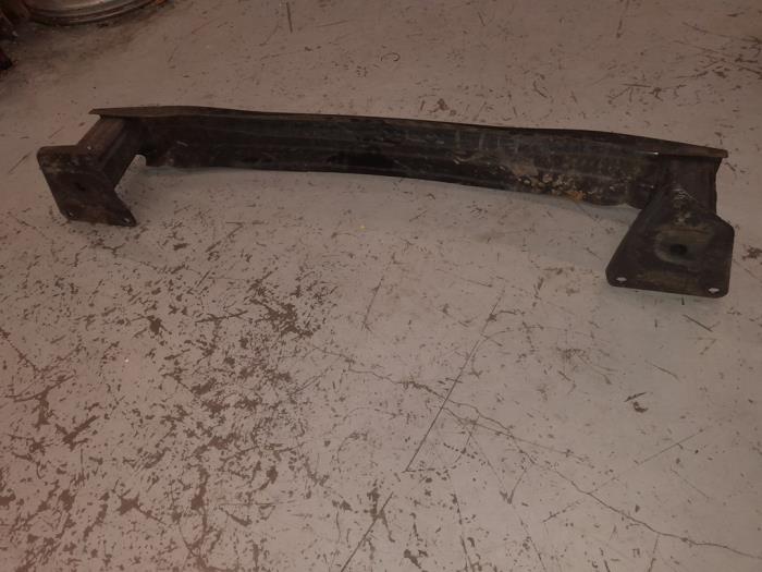 Bumperframe achter van een Audi A1 Sportback (8XA/8XF) 1.6 TDI 16V 2014