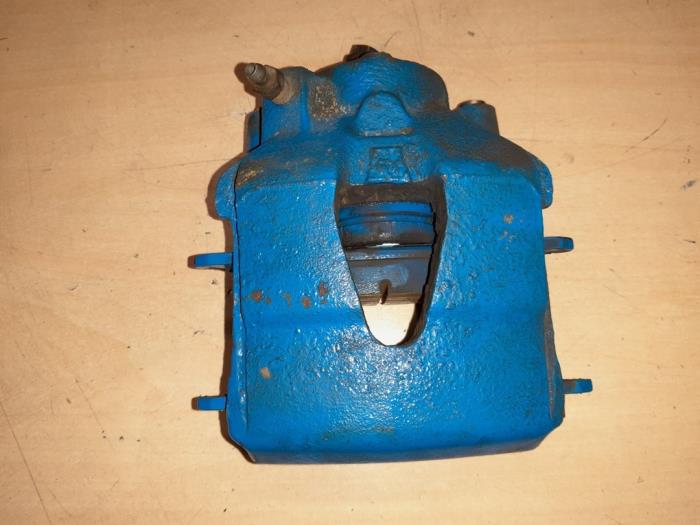 Volkswagen Caddy Remklauw (Tang) rechts-voor