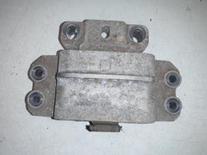 Gebruikte Motorsteun Volkswagen Caddy III (2KA,2KH,2CA,2CH) Prijs € 40,00 Margeregeling aangeboden door A.T.S. van de Wiel