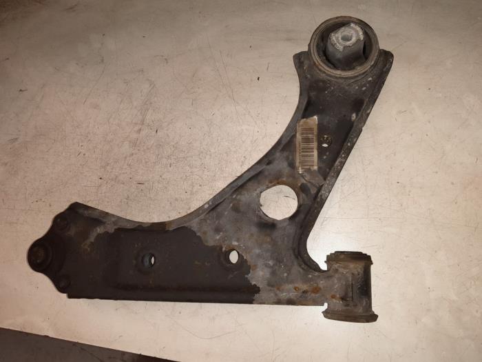 Alfa Romeo Mito Draagarm links-voor